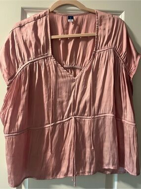 Old Navy Dusty Pink Short-Sleeve satin V-Neck blouse
